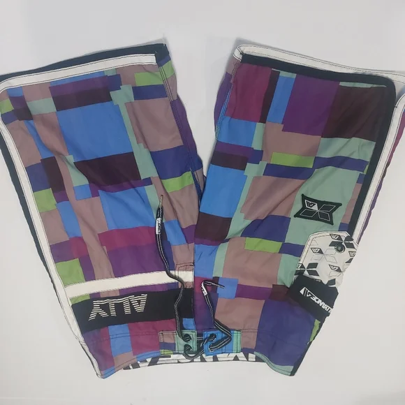 Multicolor Geometric Men's Swim Shorts Size 32 - Picture 4 of 10